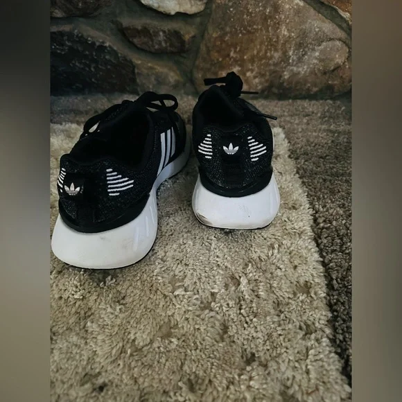 ADIDAS swift run 22 running shoes. Size 6. Excellent condition. - Picture 8 of 8